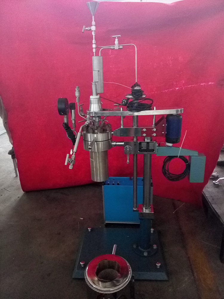 KCFD系列--帶在線加料、在線取樣-螺栓連接側(cè)面照片