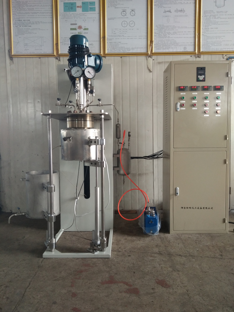 DFCF系列-釜體電動升降翻轉、加熱爐和水槽電動升降并可側移2