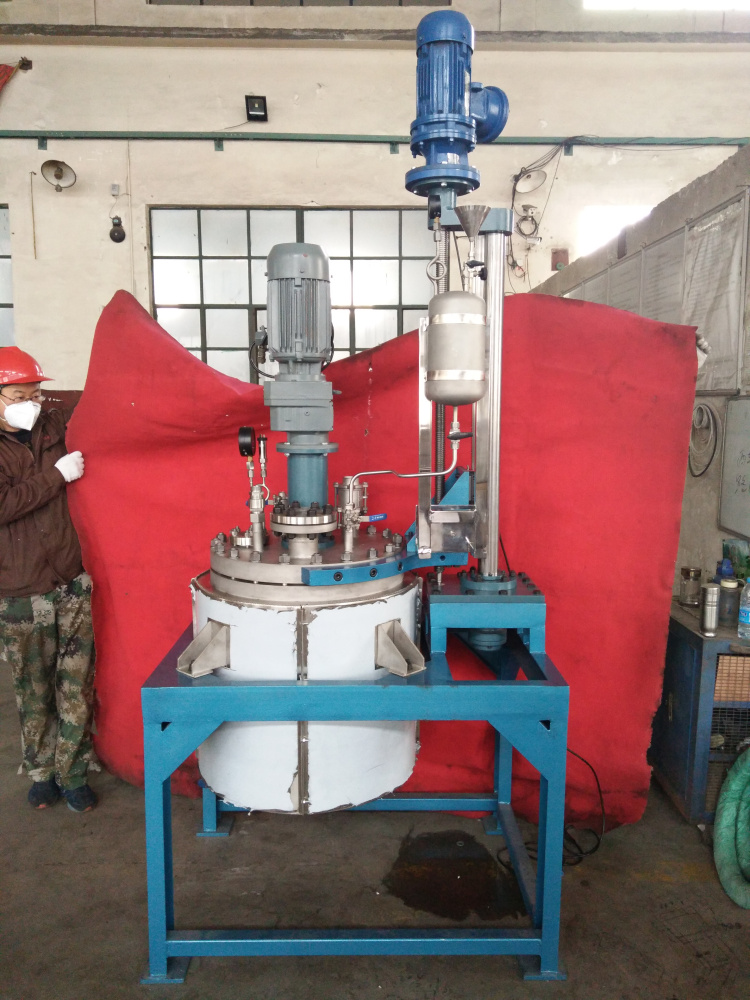 TFCF系列--電動(dòng)升降釜蓋、直連攪拌、帶在線加料罐1