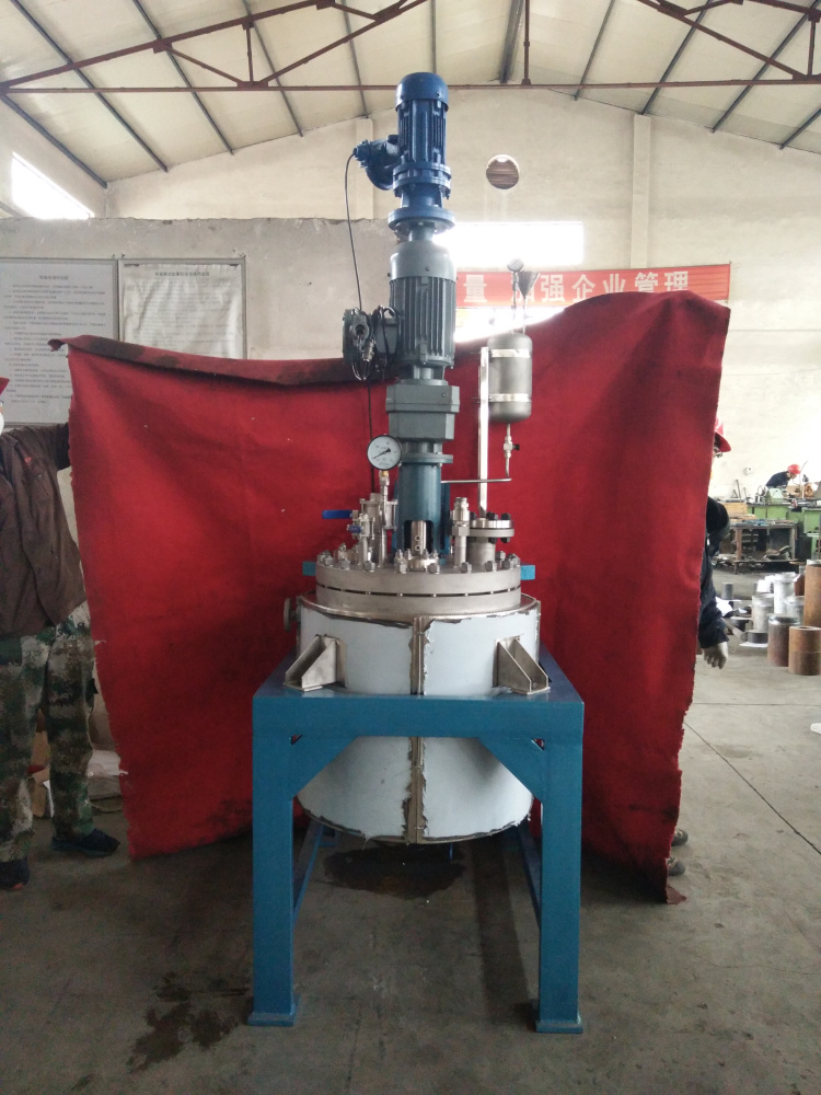 TFCF系列--電動(dòng)升降釜蓋、直連攪拌、帶在線加料罐2