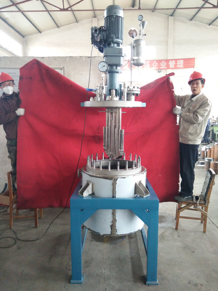 TFCF系列--電動(dòng)升降釜蓋、直連攪拌、帶在線加料罐3
